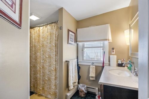 186 Mt Vernon St, Lawrence MA 01843-3302 exterior