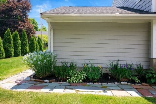 10 Leonard St, Hingham MA 02043-4725 exterior