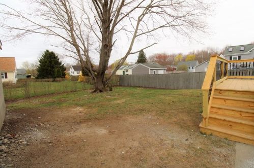 967 Wilbur Ave, Fall River MA  02725-2033 exterior