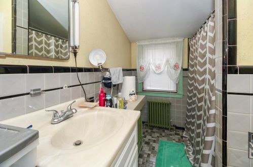 123 Locust St, New Bedford MA 02740-4506 exterior