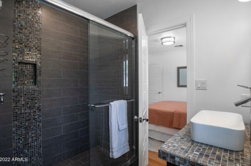 1242 Edgemont Ave, Phoenix AZ 85035-1735 exterior