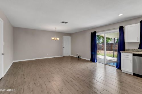 2839 Charleston Ave, Phoenix AZ  85053-1712 exterior