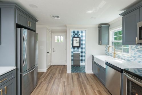 142 Donnellan Cir, Weymouth MA 02191-1762 exterior