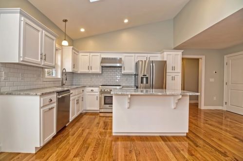 77 Ariel Cir, Sutton MA 01590-4825 exterior