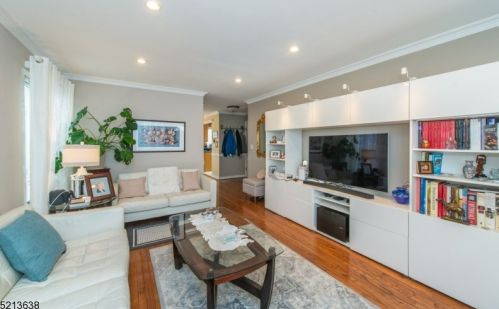 78 Jannarone St, Belleville, NJ 07109-2337