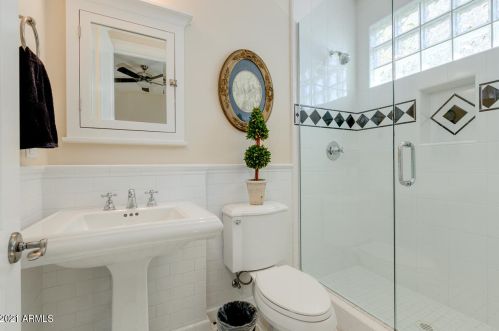 5621 Calle Camelia, Phoenix AZ 85018-4617 exterior