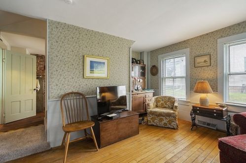 87 Gardner St, Groveland MA 01834-1141 exterior