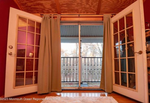 61 Lakeview Dr, Jackson Twp NJ 08527-2701 exterior