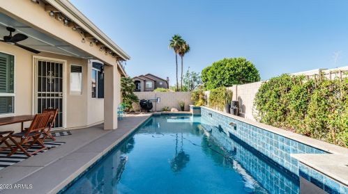 14015 33rd St, Phoenix AZ  85044-8715 exterior