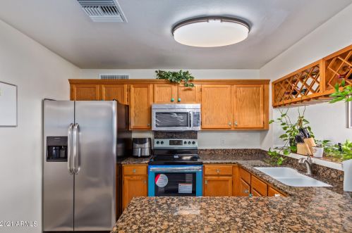 3736 Charter Oak Rd, Phoenix AZ 85032-7452 exterior