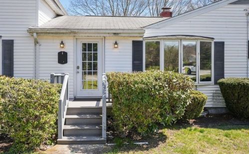 1062 Taunton Ave, Seekonk MA 02771-3111 exterior