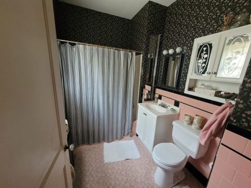 580 Weetamoe St, Fall River MA 02720-5643 exterior