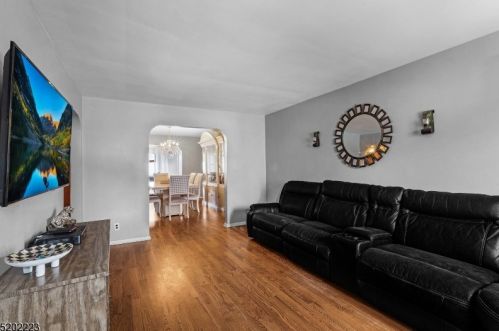 49 Princeton Ter, Belleville, NJ 07109-2124