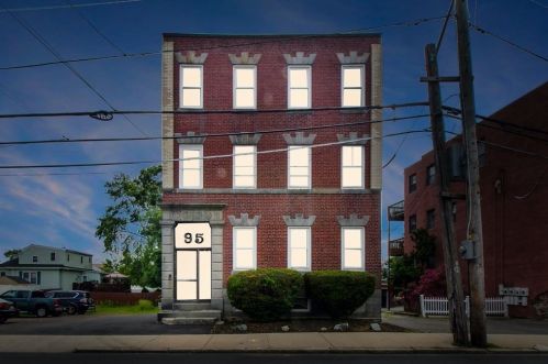 95 Shirley St, Winthrop MA  02152-1128 exterior