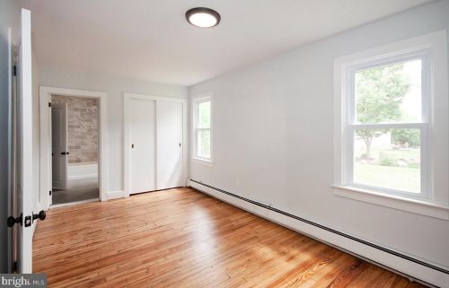 156 Turkey Hill Rd, West Deptford NJ  08093-2312 exterior