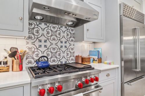 125 Seaview St, Chatham MA 02633-2330 exterior