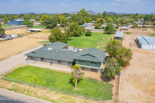 4210 Country Gables Dr, Phoenix AZ 85053-4528 exterior