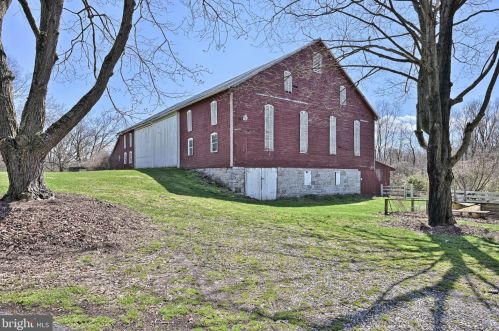 385 Springview Rd, Carlisle PA 17015-7411 exterior