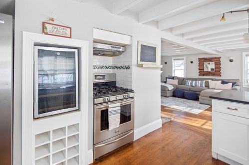 36 Church St, Weymouth, MA 02189-1067