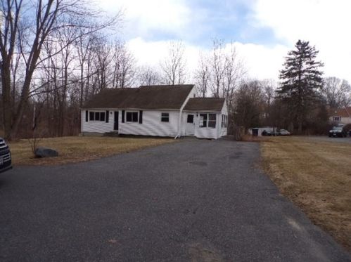 406 Central St, East Bridgewater, MA 02333-2020