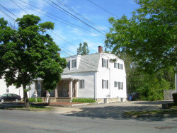 305 California St, Newton, MA 02458-1052