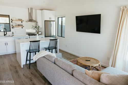 2635 Clarendon Ave, Phoenix AZ 85018-5958 exterior