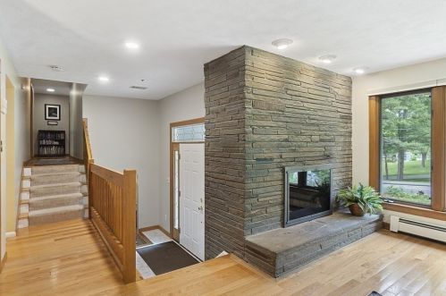 176 Woodland Rd, Southborough MA  01772-2035 exterior