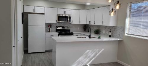 4737 Belleview St, Phoenix, AZ 85008-5606