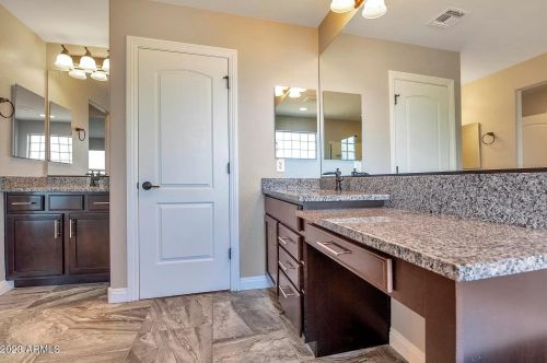 1751 Desperado Way, Phoenix AZ  85085-6330 exterior