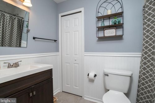 808 Mail Ave, West Deptford NJ  08096-6515 exterior