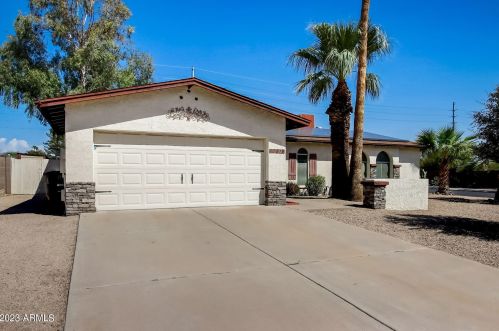 18819 31st Dr, Phoenix, AZ 85027-4855