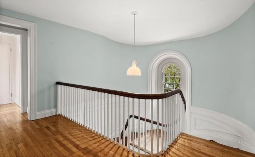 55 Farlow Rd, Newton MA 02458-2439 exterior