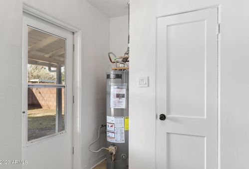 525 Edgemont Ave, Phoenix AZ 85035-1809 exterior