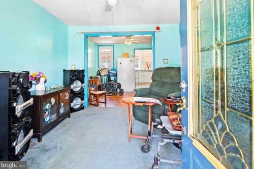 4021 Gilham St, Philadelphia, PA 19135-2510