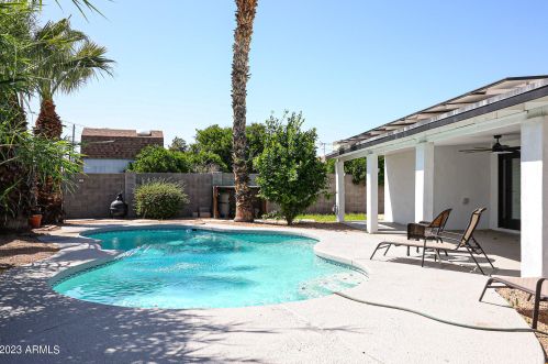 519 El Camino Dr, Phoenix AZ 85051-4627 exterior