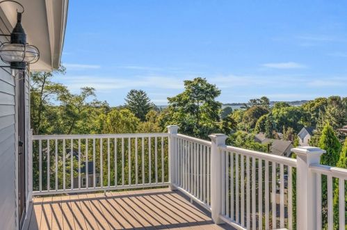 12 Baker Ave, Beverly MA 01915-3504 exterior