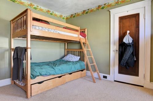 132 Elm Ave, Quincy MA 02170-2939 exterior