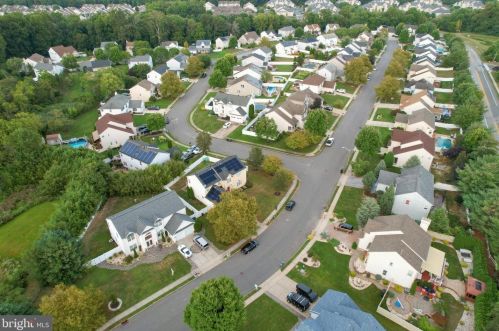 128 Betsy Ross Way, West Deptford NJ 08096-6872 exterior