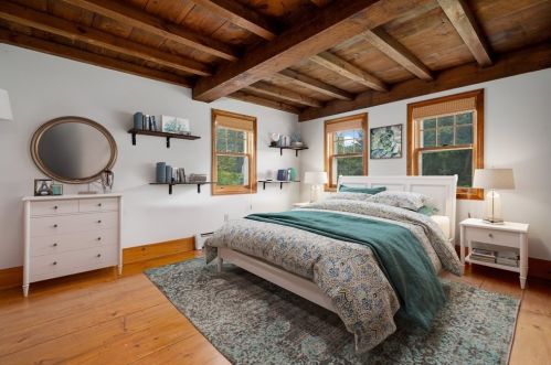 8 Seaview Ln, Newbury MA  01951-2312 exterior