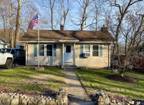 27 Voorhis Pl, Skyline Lakes NJ  07456-2234 exterior