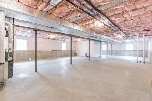 40 Lawrence Ave, East Bridgewater MA 02324-1613 exterior