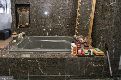 1225 6 St, Philadelphia PA 19147-4828 exterior