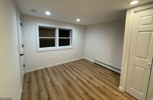 46 Edgewood Rd, Skyline Lakes NJ 07456-1911 exterior