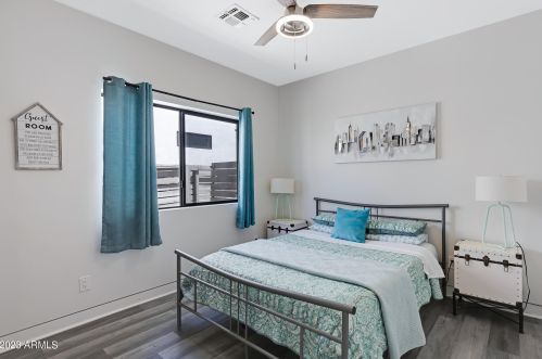 1121 11th St, Phoenix AZ 85006-2744 exterior