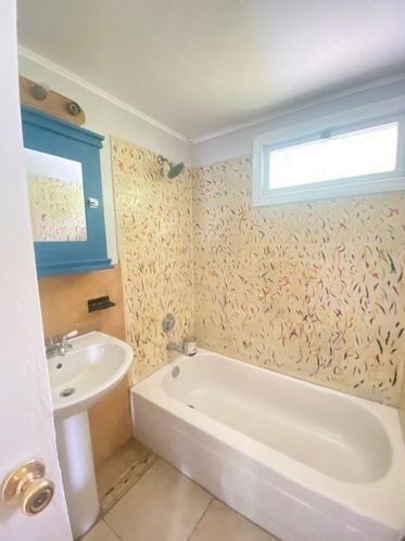 24 Rhodes Cir, Hingham MA 02043-1530 exterior