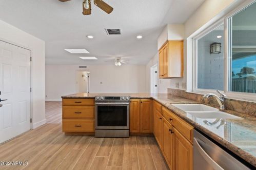 2165 Eugie Ave, Phoenix AZ 85029-1614 exterior