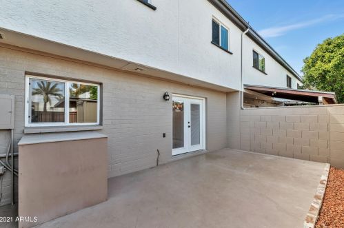 2818 Clarendon Ave, Phoenix AZ 85031-3142 exterior