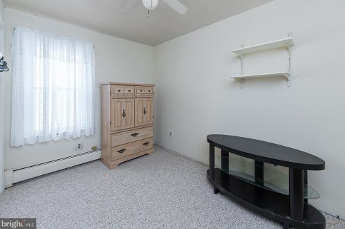 558 Billings Ave, West Deptford NJ 08066-1157 exterior