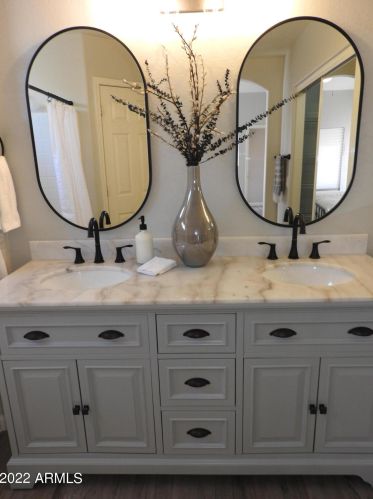 3041 Blackhawk Dr, Phoenix AZ 85050-4821 exterior