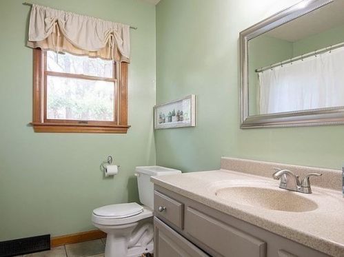 25 Mockingbird Ln, Montgomery MA 01085-1700 exterior